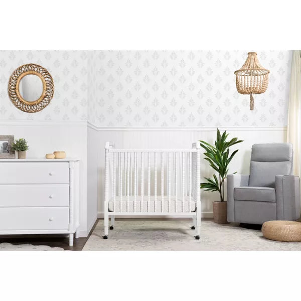 DaVinci Jenny Lind 3-in-1 Convertible Mini Crib